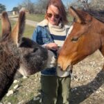 Laurel Holloman Instagram - So I had an amazing Sunday visiting a new friend’s ranch where she has a non profit animal rescue . @dayna.ranchlife is a force …. Please follow … more to come. PLEASE FOLLOW. ❤️❤️❤️