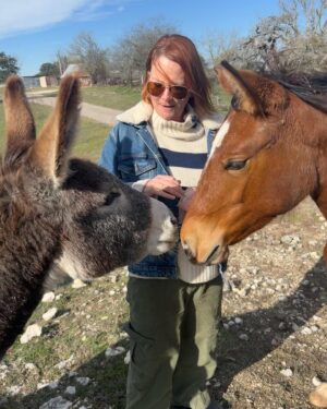 Laurel Holloman Instagram - So I had an amazing Sunday visiting  a new friend’s ranch where she has a non  profit animal rescue .  @dayna.ranchlife  is  a force …. Please follow … more to come.  PLEASE FOLLOW. ❤️❤️❤️