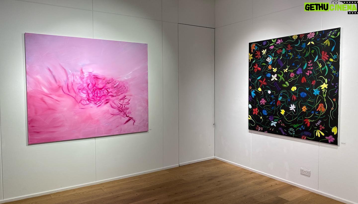 Laurel Holloman Instagram - Deep Dive @banksidegallery running til July 31 #art #abstract #exhibitions
