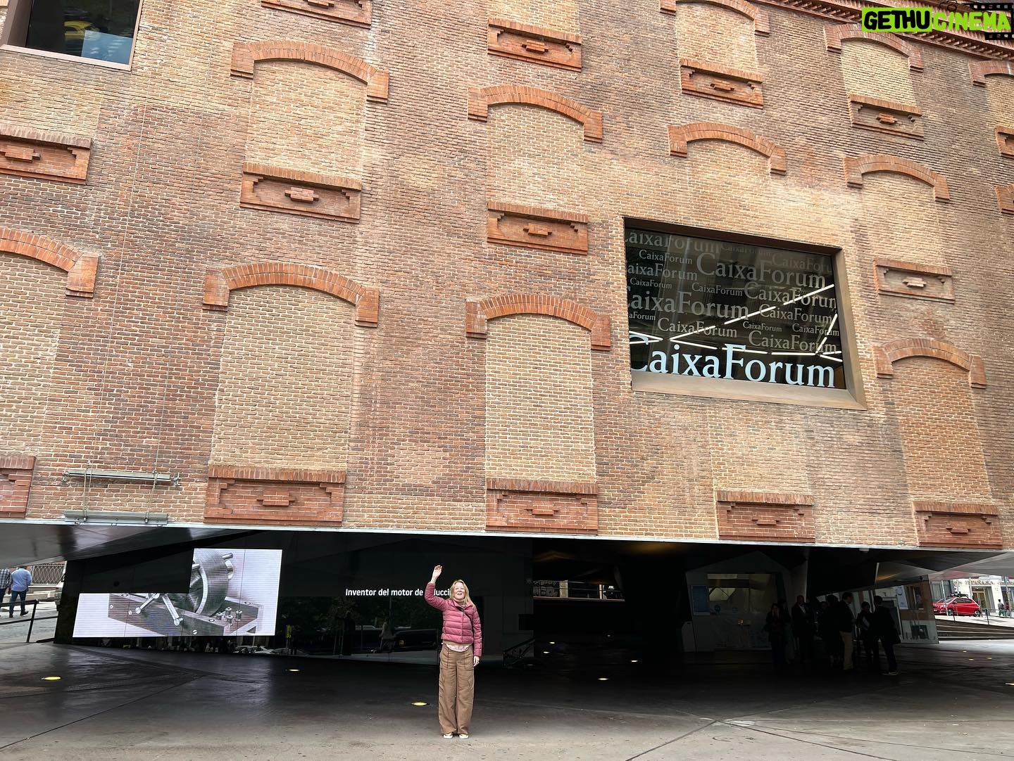 Laurel Holloman - 4.7K Likes - Madrid photo dump. caixa forum