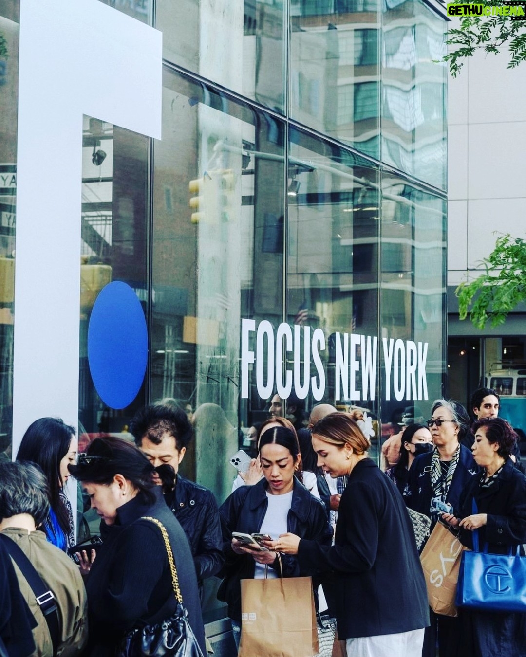 Laurel Holloman Instagram - Look forward to exhibiting @focusartfair on May 9th.... I hope you can make it.... please contact @claudinegilgallery for sales and many of the pieces will be on @artsy .... sneak peak of some of the pieces soon...