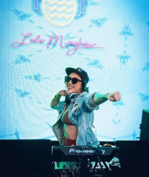 Lauren C. Mayhew Instagram - This past weekend at @hardrocktampa performing as support for @tiesto 🫶🏻🫶🏻🫶🏻
.
.
📸 by @moralpixsmedia 
.
.
#HardRock #HardRockTampa #HardRockCasino #Tiesto #TiestoFans #BestDJs #BestFemaleDJs