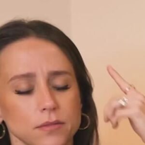 Lauren Lopez Instagram - It is time.

Please vote for the house that looks so beautiful to you and is the most welcoming and pleasing to look at. 

For the house on the LEFT (in the first pic) please comment “tiniest hands” (Or 👐) and for the house on the RIGHT please comment “TOOTH” (or 🦷). Need this by EOD. And if you think you’re gonna skip voting I need you to please be so fucking for real.

PS: full E True Hollywood story is on my thing. You don’t need more info than that!!!!

#SantaIsTheCopOfChristmas #bicentennial #tricentennial #america #embarrassing #christ #christmas #gingerbread #clowns