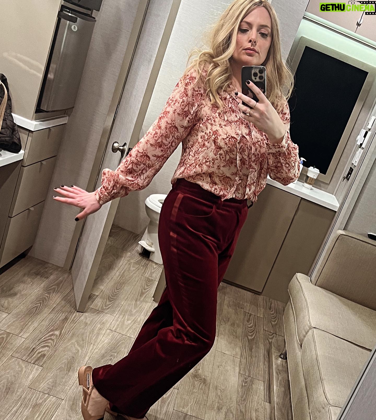 Lauren Ash Instagram - Had so much fun attending the #familyswitch premiere in LA last night! Make sure to watch this Christmas romp on @netflix STREAMING NOW and you will see me about halfway through the movie! Swipe through the pics here to see my fun character Barb!