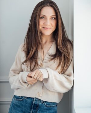 Lauren Collins Instagram - Back to my roots 💁🏻‍♀️. Thank you @kristinaruddick 📸 and @kristinwaynemakeup 💄for making me feel like the best version of myself❤️✨