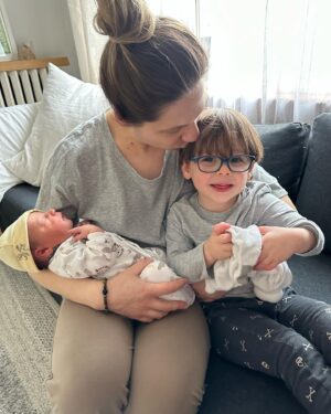 Lauren Collins Instagram - Leo Wilder Malen 🦁🧡🦁 

On 4.27.23 this guy shot out of the birth canal like a cannonball less than an hour after arriving at the hospital. I asked Jonathan if (after I came out of newborn fog) I would regret posting this photo from RIGHT after giving birth. He said no, it was real. And you know what? It doesn’t get more real than child birth without drugs after a tough pregnancy!!!!Tell me what is more powerful than the female body, I dare you!!! We love you so much sweet Leo 🦁🧡🦁