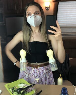 Lauren Collins Instagram - I Don’t Know How She Does It 😏😷
