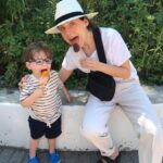 Lauren Collins Instagram - Foraging for popsicles with my best friend 🥬🌿🍓