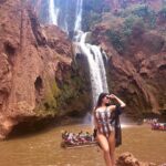 Lauren Cruz Instagram – Cette cascade est juste incroyable 😍 je suis toute petite à côté 🤣 mon maillot de bain vient de chez @ilannfive_tarbes ❤️