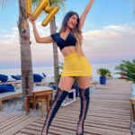 Lauren Cruz Instagram – Je suis tellement heureuse, j’ai reçu mon trophée des 1 Million sur YouTube. Depuis cet été je l’attendais, je suis contente de vous partager ça les besties. J’arrive pas à y croire, quand j’ai commencé ma chaîne jamais j’avais pensé un jour avoir autant de personnes. C’est incroyable ! merci de tout mon coeur aux personnes qui me suivent depuis mes débuts et aux nouvelles ! En route vers les 2M ! ❤️❤️ love