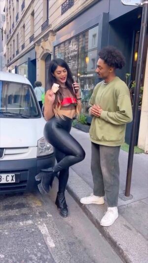 Lauren Cruz Instagram - Ne jamais jouer avec les femmes 😈 pour 100 e vous l’auriez fait ??