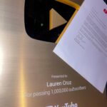 Lauren Cruz Instagram – Je suis tellement heureuse, j’ai reçu mon trophée des 1 Million sur YouTube. Depuis cet été je l’attendais, je suis contente de vous partager ça les besties. J’arrive pas à y croire, quand j’ai commencé ma chaîne jamais j’avais pensé un jour avoir autant de personnes. C’est incroyable ! merci de tout mon coeur aux personnes qui me suivent depuis mes débuts et aux nouvelles ! En route vers les 2M ! ❤️❤️ love