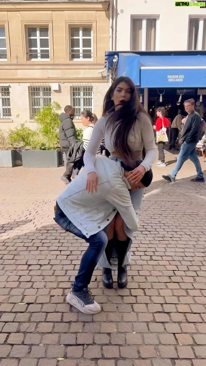 Lauren Cruz Instagram - Je me suis fait voler 😭🤣