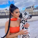 Lauren Cruz Instagram - Vous pensez qu’il est content la ? Je le soule avec mes bisous en longueur de journée 🤣 *photo retouchée coloris*