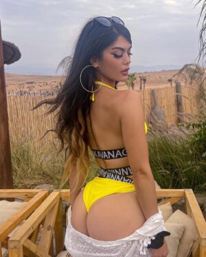 Lauren Cruz Instagram - 💛💛 mon Maillot de bain vient de chez @ilannfive_tarbes