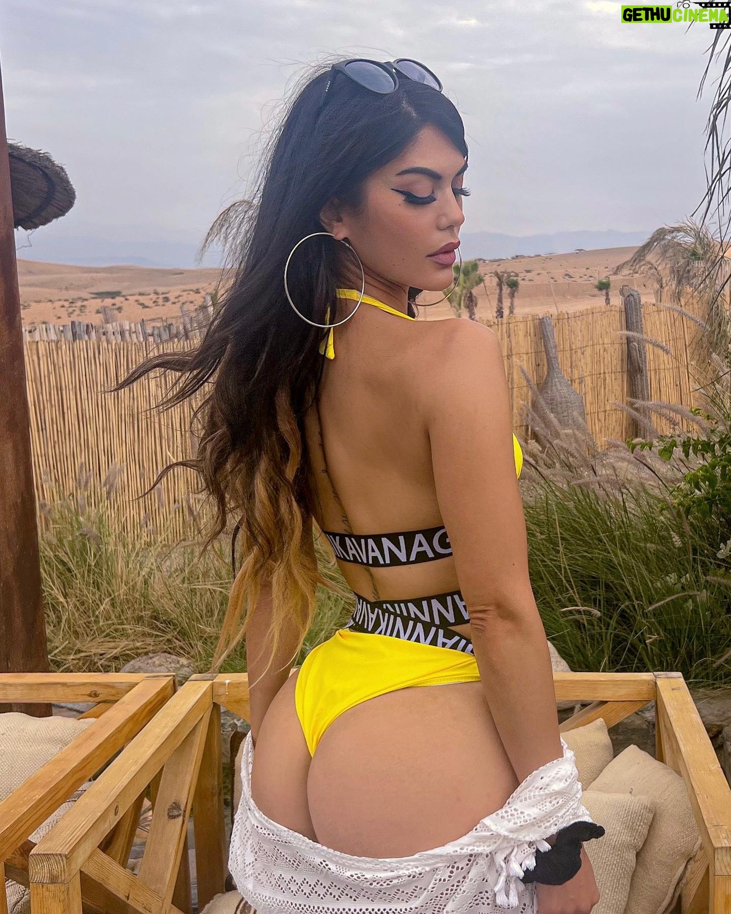 Lauren Cruz - 17K Likes - 💛💛 mon Maillot de bain vient de chez @ilannfive_tarbes