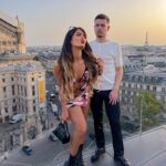 Lauren Cruz Instagram - En mode parisienne qui tape la pose🤣 photo retouchée