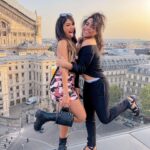 Lauren Cruz Instagram - En mode parisienne qui tape la pose🤣 photo retouchée