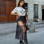 Lauren Cruz Instagram - Quel temps magnifique pour faire une photo à Paris 😍🤣