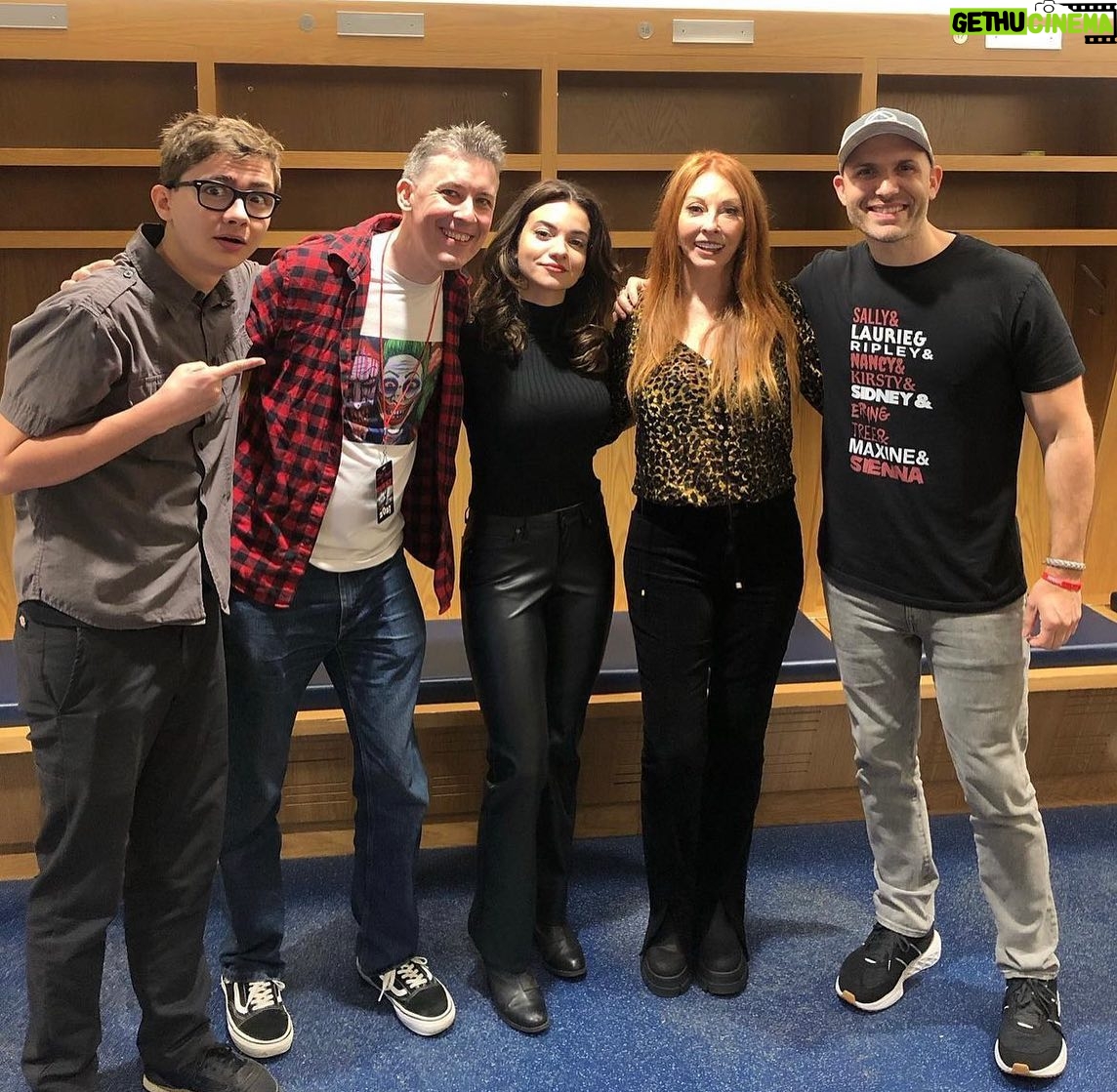 Lauren LaVera Instagram - Connecticut: beautiful interactions, beautiful art, and beautiful people. Can’t believe how lucky I am to meet ya’ll. Thank you for coming out and making it such a memorable weekend. ❤️🤍🖤
