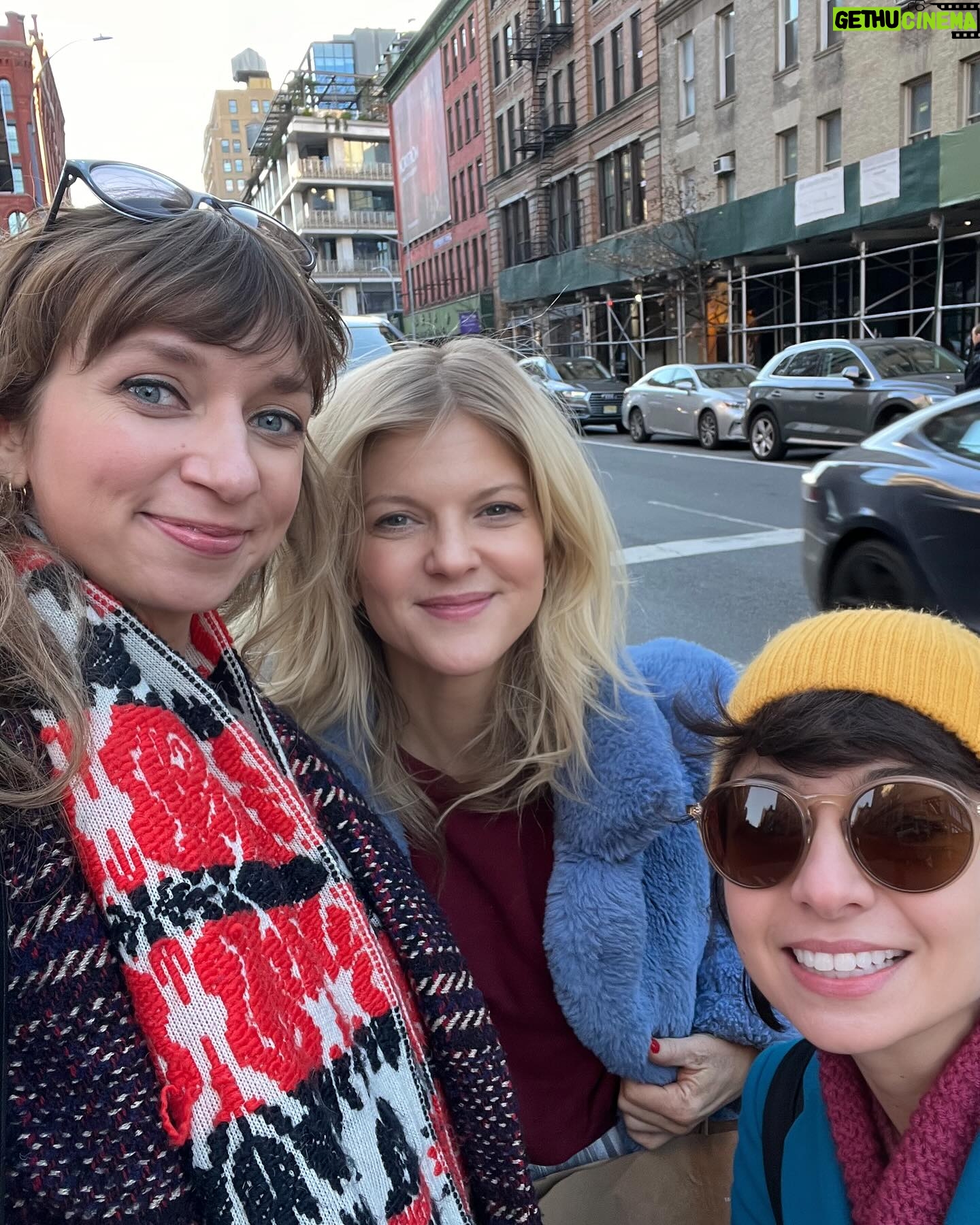 Lauren Lapkus Instagram - 🎄whirlwind wheekend🎄