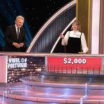 Lauren Lapkus Instagram - AHH I’m on Celebrity Wheel of Fortune this week playing for @crohnscolitisfoundation! WEDS 9/8c on ABC or watch on Hulu the next day! PAT SAJAK AND VANNA WHITE! Dream come true! I got to play against @eggyboom and @therealjeffreyross and it was too much fun! 💰💸💰💸💰💸💰💸💰💸