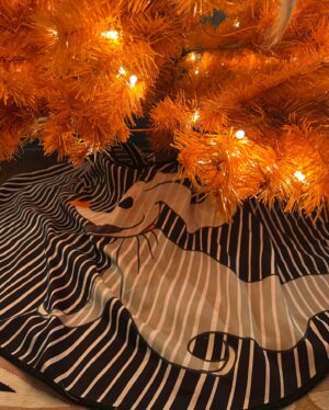 Lauren Lapkus Instagram - 🎃💀👻🎃💀👻🎃
Repost @thestrategist: "Each fall, @laurenlapkus puts up an orange plastic 'Christmas' tree with built-in white lights and decks it out with Halloween-themed ornaments," writes Sarah Turcotte, who heard Lapkus describe her yearly tradition on an episode of the podcast Bitch Sesh. "As someone for whom the holidays can’t start early enough, I was inspired. Why should indoor decorative trees be confined to the Christmas season? Three weeks later, a seven-foot orange tree was bewildering my two young sons in our Brooklyn apartment and I was calling Lapkus to learn more about her festive autumn philosophy." Find all the details — including where to get the tree — at the link in our bio.
Photo: @laurenlapkus