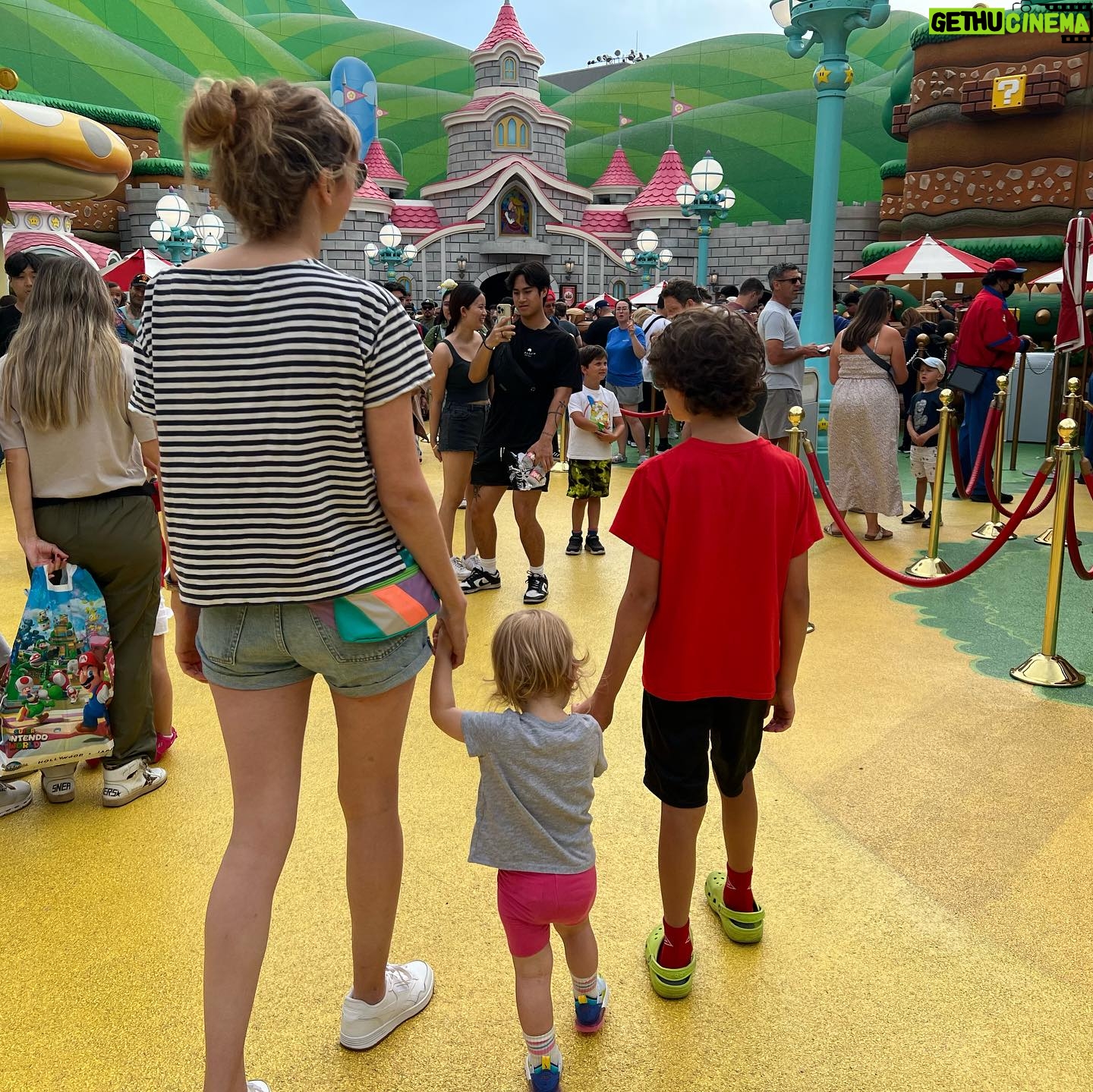 Lauren Lapkus Instagram - Simple summer joys ☀️💕😊⛱️🍉