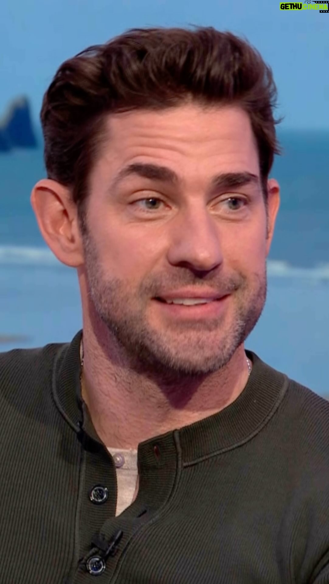 Lauren Laverne - 7.6K Likes - After a cooking fail, @johnkrasinski tells us his wife, British actress Emily Blunt, handles the Sunday roasts in their house 😅
#TheOneShow #iPlayer