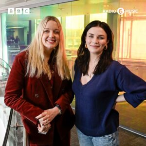 Lauren Laverne Instagram - Comedian and actress Aisling Bea caught up with Lauren this morning about new show Alice and Jack and LOL: Last One Laughing Ireland 📺 

Listen now on @bbcsounds by clicking our link in bio.