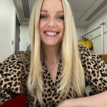 Lauren Laverne Instagram - Hey there! Hope you’re having a tremendous weekend… this is your pre Monday morning #Cloudbusting call to action for the @bbc6music breakfast show! Looking for belters, bangers and tunes to make you go OOF to start the week. Leave your dancefloor business below and enjoy your Sunday, thx! 🪩✌🏻