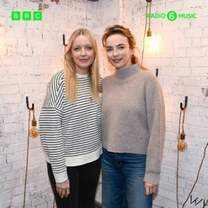 Lauren Laverne Instagram - Which Jodie Comer performance has been your favourite so far? 🎭 

An IMPOSSIBLE choice, we know! Jodie joined Lauren to chat about her latest film ‘The End We Start From’.

Listen to the interview in full on @bbcsounds