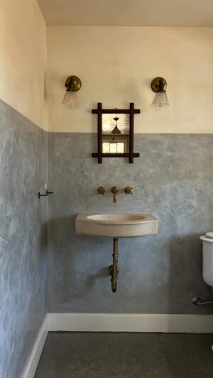 Lauren Liess Instagram - Oh how I love an install day! Bluestone, plaster, vintage lighting and mirror, and plumbing by @atmosphyre_home brought this baby to life 🤍 still swapping out light switches and whatnot but I was too excited not to share!! We’ve been working on this one for a while now and it’s so fun to finally see our designs come to life! Thankful for such a great team to work with @sutphin_architecture @laurenliessandco @casecohomes 🤍