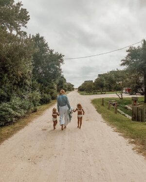 Lauren Liess Instagram - “I can feel my summer spirit,” my (then) six year-old daughter said to me one warm spring day at home. 
 “What do you mean?” I asked, though deep inside, I knew.
…
- opening lines from Beach Life: Home, Heart & the Sea 🤍🌊Can’t believe it but my 4th book is coming out next month!! 🤯 {swipe to see all 4 in case you missed any} All about how life is different at the beach, how we are different at the beach, how our environment not only affects our senses, but how it affects our soul. I’m sharing a piece of my heart in this one including some of our most challenging projects yet including @thelostcottage and I hope you love it. Preorder now for May 21 arrival whenever books are sold.