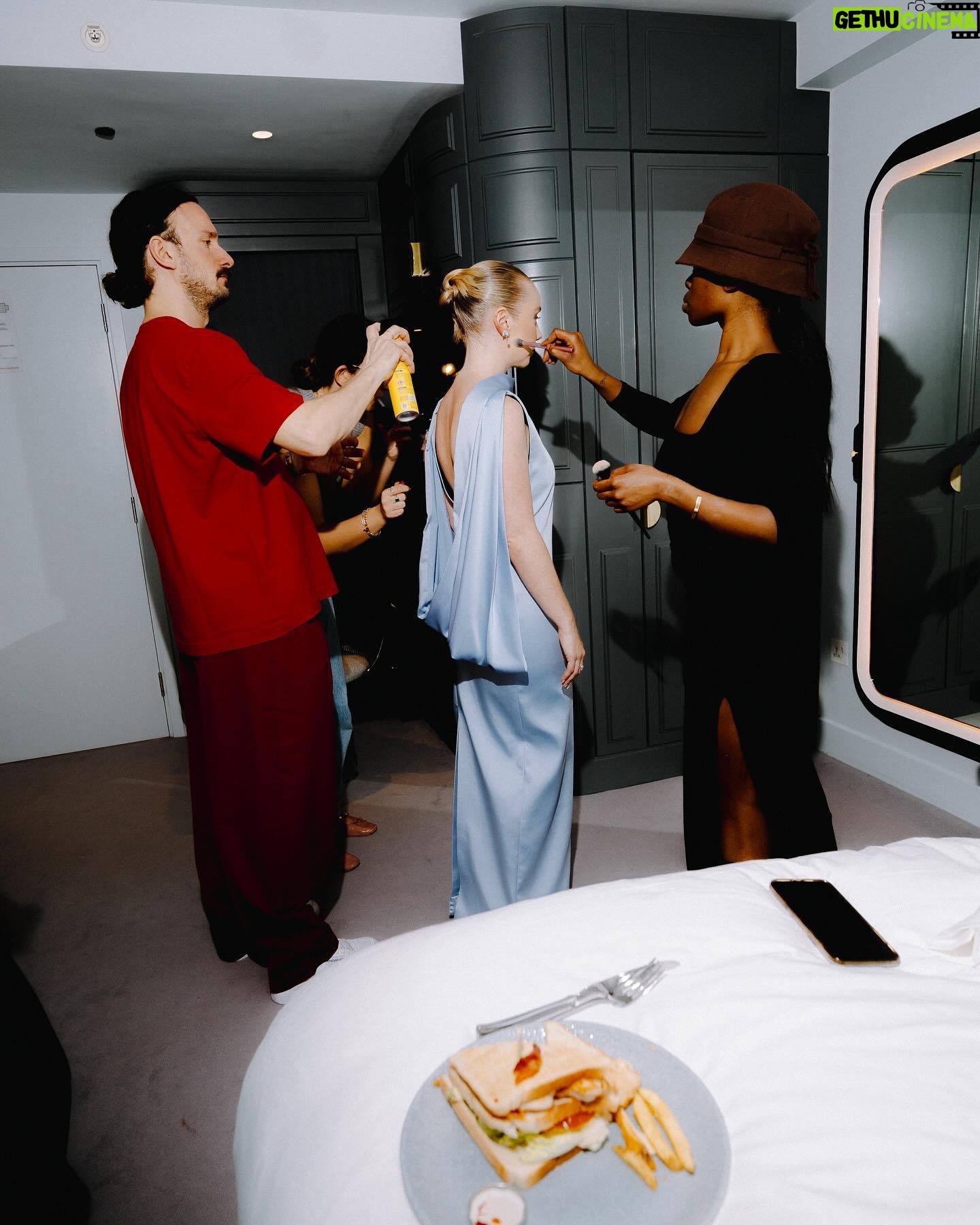 Lauren Lyle Instagram - @townandcountrymag got ready with me 🍟 thank you for coming along @jamie.uk @adamrathe✨👡 @mata_marielle @hollyevawhite @fabiopetri @16arlington @marco.capaldo @bafta @messika @jimmychoo @britboxtv #britboxtv