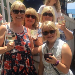 Lauren Potter Instagram - Girls days with my mom and aunts in Laguna are my favorite!