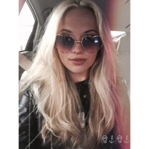 Lauren Taylor Instagram - 💜 All you need is love 💜
