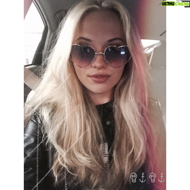 Lauren Taylor Instagram - 💜 All you need is love 💜
