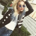 Lauren Taylor Instagram - hair glasses