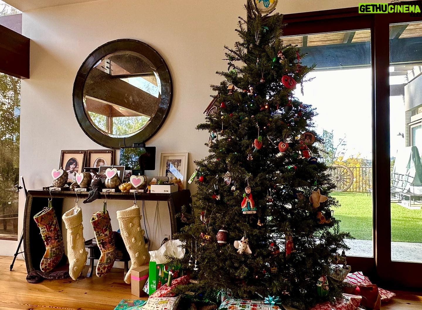 Lauren Tom Instagram - #merrychristmas everyone! Hope you are having a wonderful day wherever you may be! 🎄❤️😘