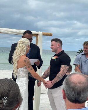 Lauren Williams Instagram - Some absolutely beautiful candid photos from our dream wedding day 💕☀️🌴🤵🏻👰🏼‍♀️

Still on cloud nine from this incredible love-filled day, can’t believe it’s already been a week and a half since it happened!! 

10/1 forever ❤️❤️
@lokeys910