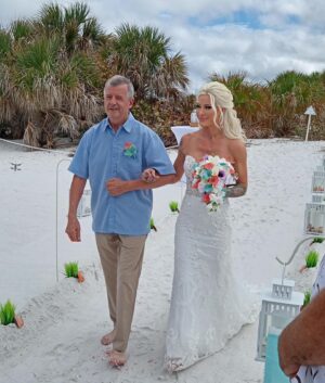 Lauren Williams Instagram - Having my Dad walk me down the aisle meant everything to me 🥰 He has always been the pinnacle of what a man, husband and father should be.

The weather was beautiful, the sand was soft, the ocean was soothing in the background, family and friends were barefoot and grounding together in the wedding of my dreams ☀️🌴

10/1 forever ❤️