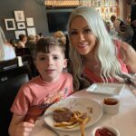 Lauren Williams Instagram - Happy Mothers Day to all the wonderful mamas out there including mine @terri9517 💖 We had such a beautiful day today!! @lokeys910 always be spoiling me 🤗💐💐💐