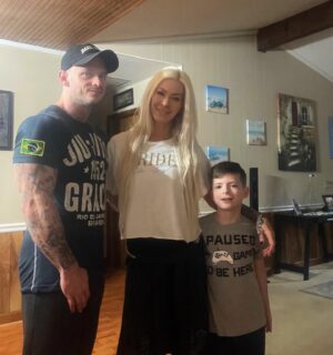 Lauren Williams Instagram - Off to the airport we go for wedding week!! 🤗🥰 #4daystillforever ✨
@lokeys910 ❤️