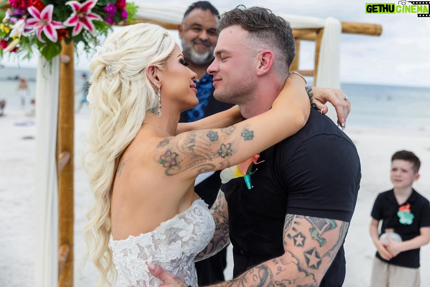 Lauren Williams Instagram - Happy Valentines Day to the man who proved to me that true love does indeed exist ❤️ @lokeys910