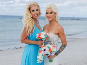 Lauren Williams Instagram - We chose the most perfect people to be in our wedding parties 🤍 With my sister as my Maid of Honor, my niece as my Flower Girl and my soul sisters as my bridesmaids, it meant the world to us to have those closest to us celebrate our love and happiness ❤️👩🏼‍❤️‍👨🏻 

P.S. my ladies looked STUNNING!! 😍🩵