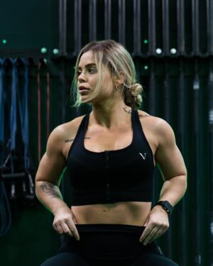 Laurie Doucet Instagram - And I’m just getting started. 🦍

📸 @gab_parent 
🏋🏼‍♀️ @gymhyperactif