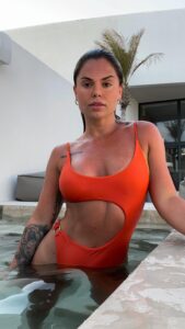 Actress Laurie Doucet HD Instagram Photos and Wallpapers June 2023