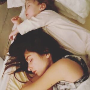 Laurie Marquet Instagram - Happy 2 my angel !

Mon soleil de ma vie, tu grandis vite  mais tu auras toujours 2 ans pour moi, tu seras toujours mon bébé ! 

Tu es la plus  mignonne, gentille, sage, et bienveillante des petites princesses, Je suis si fière de toi, si fière d’être ta maman 

Je t’aime ma fille ❤️

Merci à tous pour vos jolis messages 🙏🏽💖