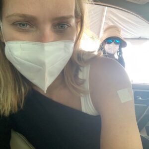 Laurie Holden Instagram - Very grateful to have had a break in shooting and to have been given the opportunity to fly back to California to get this shot. Getting this vaccination has put my mind and heart at ease. It literally was a drive thru at an amusement park. I am so grateful! #covid_19 #vaccinationdone✔️ #california